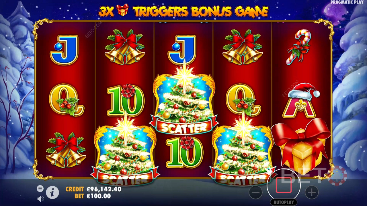 3 символа Scatter в виде рождественской елки запускают бонус Free Spins