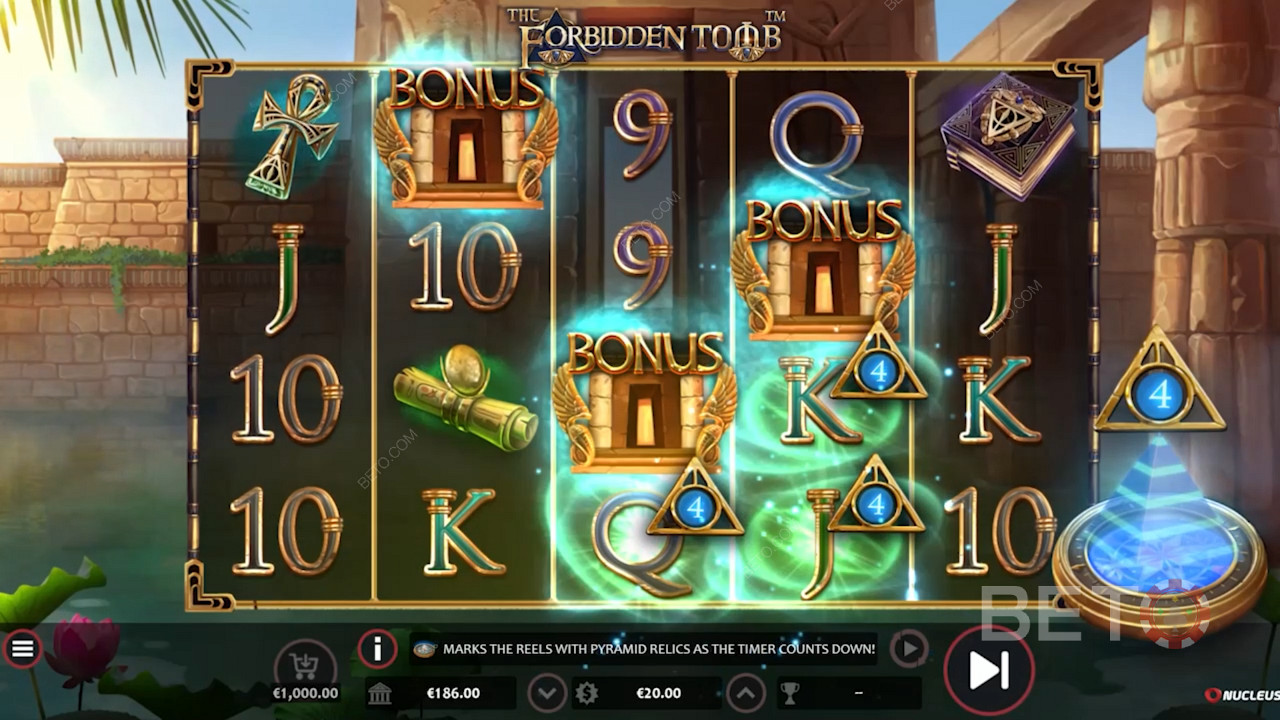 Запуск бесплатных вращений с 5 - 10 Wilds в видеоигре The Forbidden Tomb от Nucleus Gaming